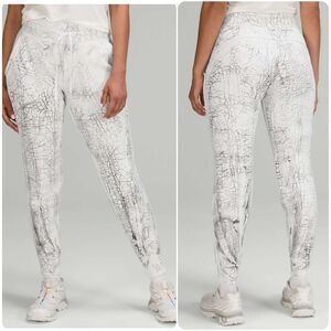 Lululemon Warm Down Jogger 7/8 Length | Thread Dye White Black | Size 0